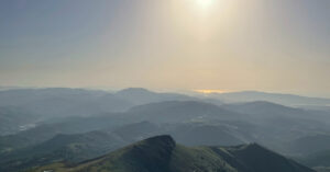 Showcasing the ocean from the moutain